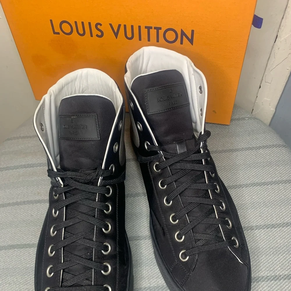 Louie Vuitton sneakers size 9.5 - Picture 8 of 10